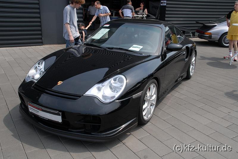Porsche Zentrum Aachen 8975.JPG